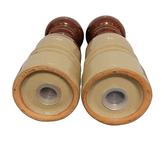 Vintage 1970's Brown Ceramic Decorative Kitchenware Salt And Pepper Shakers - Picture 5 of 6
